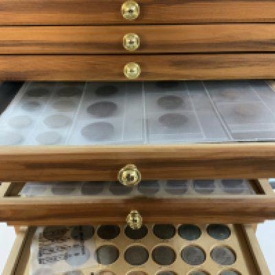 A large custom 16 drawer coin/ collectors chest and various coinage. 67cm x 40cm x 30cm