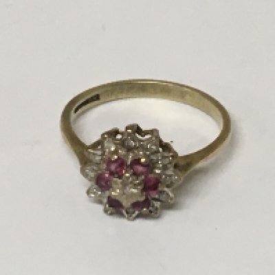 A 9cart gold ring set with a pattern of ruby and diamonds