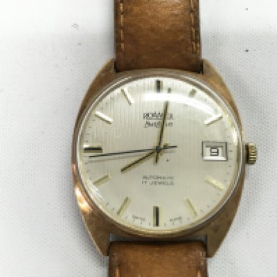 A vintage 9ct cased Roamer on a leather strap with box and tag. Postage B