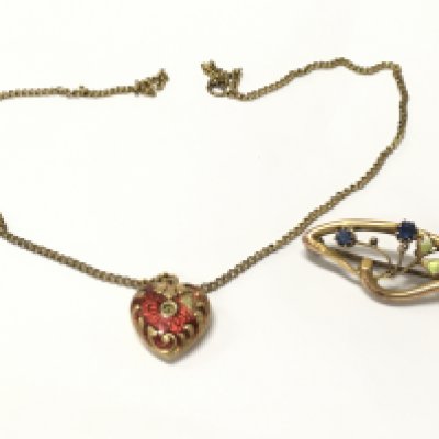 9ct gold Edwardian brooch and a gold pendant , 5.24g total weight. postage category A