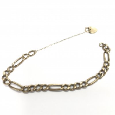 A 9ct gold bracelet with heart padlock clasp. 4.96g
