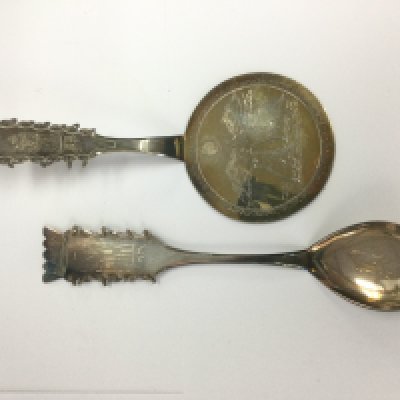 Two Danish silver items comprising a spoon and a slice. Shipping category B.