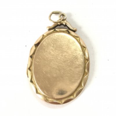 A 15 gold pendant. 5.15g Postage A