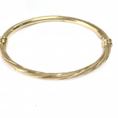A 9ct gold bangle. 5.10g