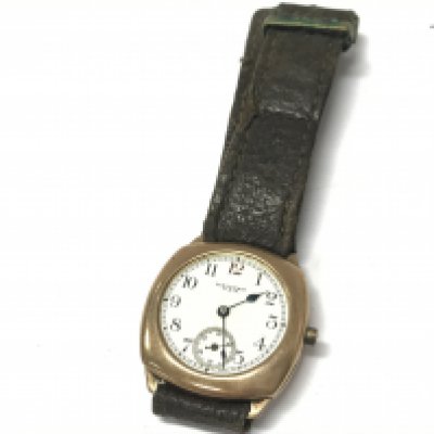 A vintage 9ct gold cased Waltham Gents wrist watch. 32.7g total weight. Postage category A