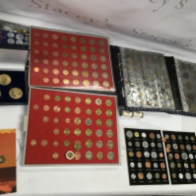 A collection of circulated world coinage and some presentation packs. Including a 1920 half crown and old bank notes.
