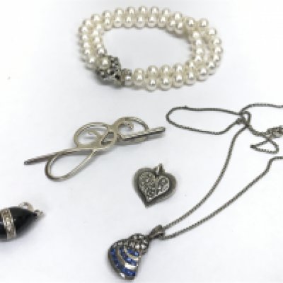 Silver stone set necklace , G.McKenzie black and stone set pendant, Shablool heart pendant, cloak pin and a cultured Pearl bracelet . Postage category A- NO RESERVE