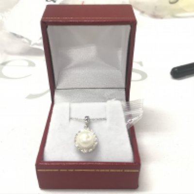 18ct white gold pendant set with a round white cultured pearl and a halo of R/C diamonds, boxed. Diamonds 0.26ct