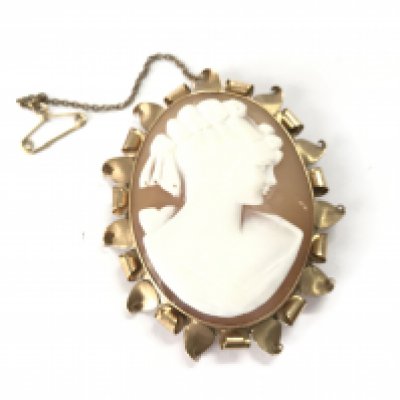 A 9ct gold cameo brooch. 14.38g