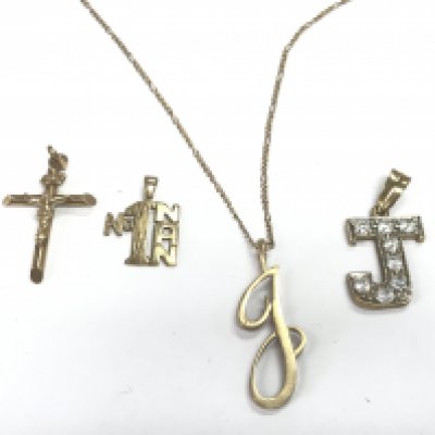 Three 9ct gold pendants and a 9ct gold chain with pendant attached. 6.74g