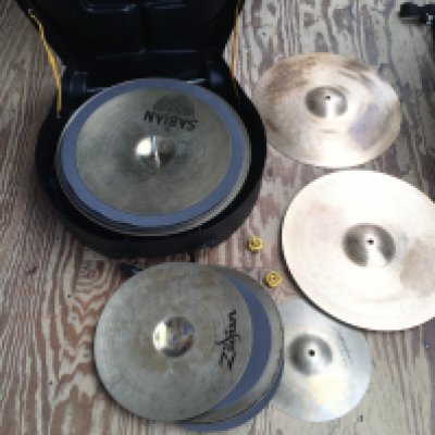 A case of cymbals including some Zildjian and Sabian examples plus a box of percussion instruments and a Yamaha DD-55 drum pad set (2).