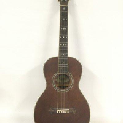 A Washburn R314KK parlour guitar with mother of pearl inlays. Comes supplied with a Washburn branded hard carry case.