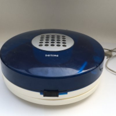 A 1970s Philips Pompon turntable.