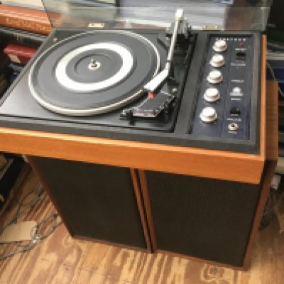 A Garrard Dynatron DP 25 MK III record player and speakers (3).