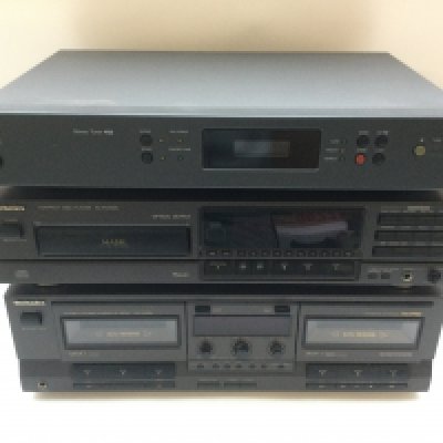 A NAD stereo tuner 402, Technics SL-PG400A CD player and a Technics RS-TR333 cassette deck (3).