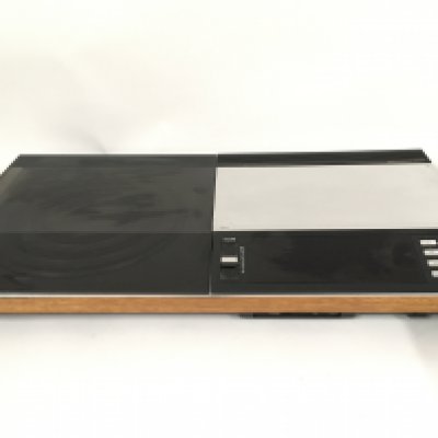 A Bang & Olufsen Beocenter 7007, a Beogram CD 3500 and a pair of Beovox CX50 speakers (4).