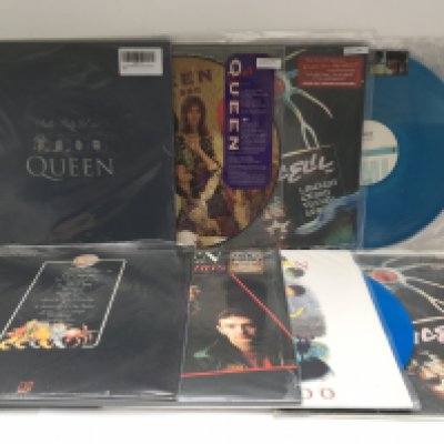 A box of Queen and related LPs and 12" singles including Promos, US pressings and coloured vinyl.