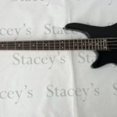 A Gear for Music Left Handed Bass Guitar in Black with chrome parts. Overall condition very good used. Comes with two practice amps. A boxed Gear for Music LBL10 and Peavey Max 126