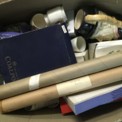 A box containing Victorian and later commemorative China and ceramics. NO RESERVE