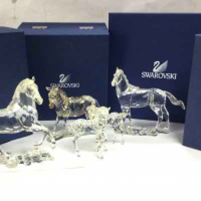 Boxed Swarovski crystal glass figures including a Pair of Foals, Zebra, Stallion and Mare. This lot cannot be posted