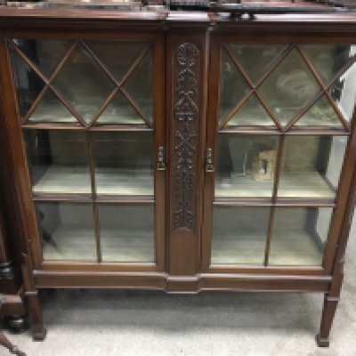 An Edwardian mahogany display cabinet with a pair of glazed doors inclosing shelves on square tapering legs. 130cm x 122cm x 40cm. NO RESERVE