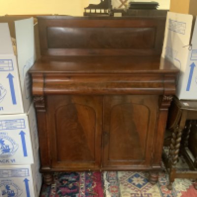 A small Victorian mahogany veneered Buffett sideboard. 91cm x 123cm x 45cm. NO RESERVE