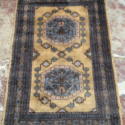 A small Persian design rug, 200cm x 127cm.