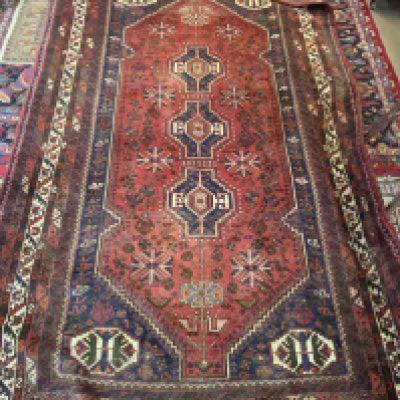 A Large Persian wool rug with geometric design 305cm x 198cm