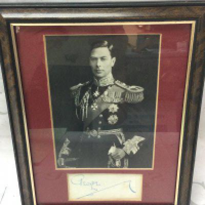 A framed George VI autograph. dimensions 21x27cm
