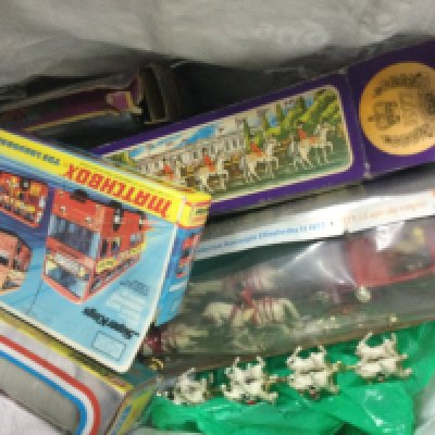 Matchbox commemorative buses, Corgi Queens silver jubilee 1977, various play worn metal figures . No reserve