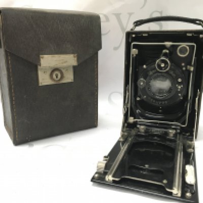 A cased Zeiss Ikon Compur camera circa 1920. Postage category B