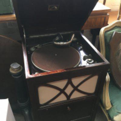 A HMV 145A mahogany Harrods 1926 gramophone cabinet. .dimensions approximately 88cm tall, 45cm wide 44cm deep