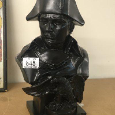 A bronzed figure of Napoleon 32 cm .