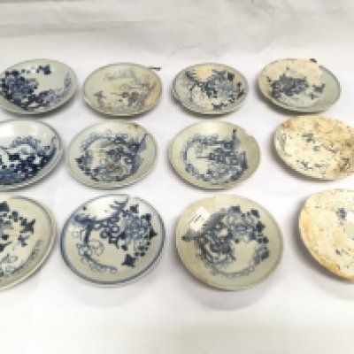 Twelve small Tek Sing blue and white dishes, approx diameter 10.5cm. Some damages. Shipping category D.