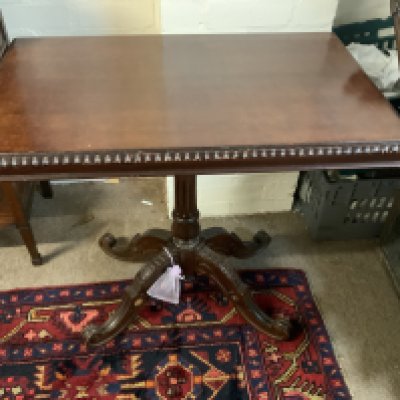 A Regency style occasional table. 69cm x 50cm x