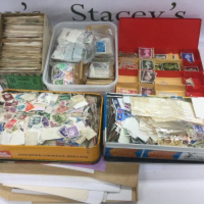 A box of mixed world stamps. Shipping category D.
