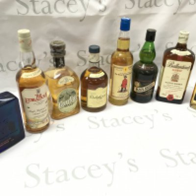 A collection of whiskey including Haig Club single grain scotch 700ml, Gardhu Single malt scotch 12 years 1 litre, Dalwhinnie 15 year scotch whisky, Ballantines scotch 1 litre. This lot cannot be posted