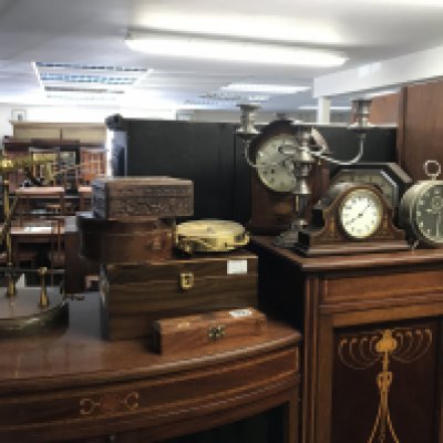 A collection of clocks and other items. No Reserve.