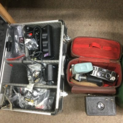 A collection of cameras and accessories including a Russian Zorki 4 35mm example (4). Shipping category D.