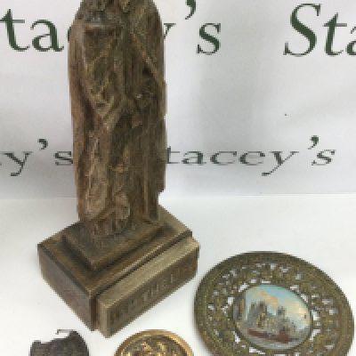 A carved wooden figure of Jesus Christ, a bronze circular plaque of a lady in profile etc. Shipping category D.- NO RESERVE