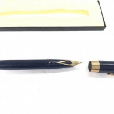 A Sheaffer fountain pen with 14ct gold nip.Postage B