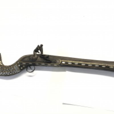 An unusual Indian Flint lock Blunderbuss with mother of pearl inlay the barrel with engraved floral motifs.