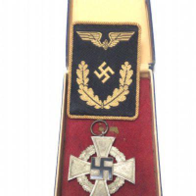 A German Third Reich SS long service medal with a cloth embroidered badge (2)