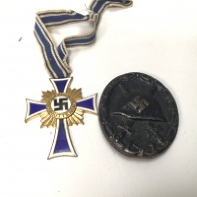 A German Third Reich Wound badge (no pin) and the Mothers cross of honour (2)