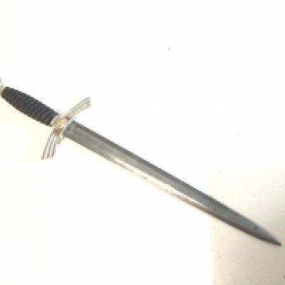 A German Third Reich Luftwaffe First Pattern presentation dagger no scabboard. No makers name.