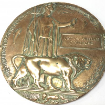 A death plaque , dedicated to Victor William Cotgrove. Rank : Private. Date of death : 31/05/1917. Service no : 43239. Bedfordshire regiment. Postage category A