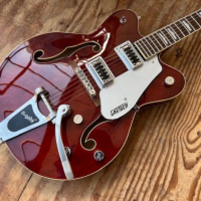 A Gretsch Electromatic G5422T electric guitar produced in the Samick Factory in Korea in good condition with light playwear. With non original hard case.