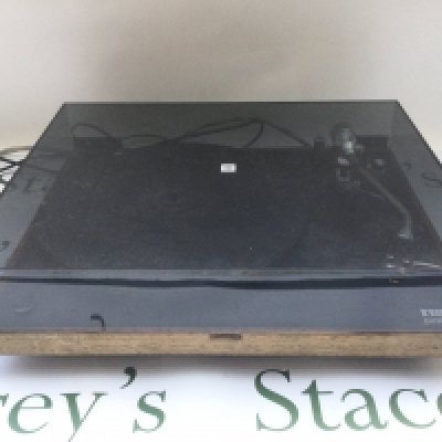 A Rega Planar 2 record player.