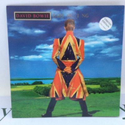 A limited edition first UK pressing of the David Bowie LP 'Earthling' housed in a gatefold sleeve, 74321 44944 1. Sleeve VG+, Vinyl Ex.