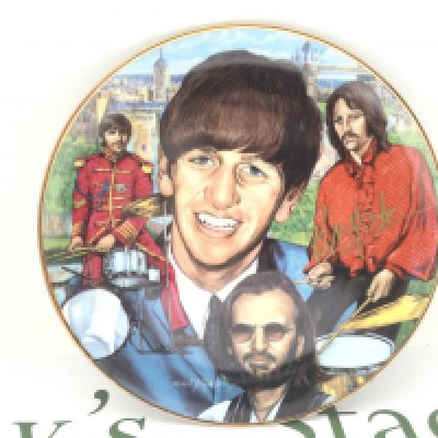 A limited edition signed and numbered Ringo Starr collector's plate, aporox diameter 26cm.